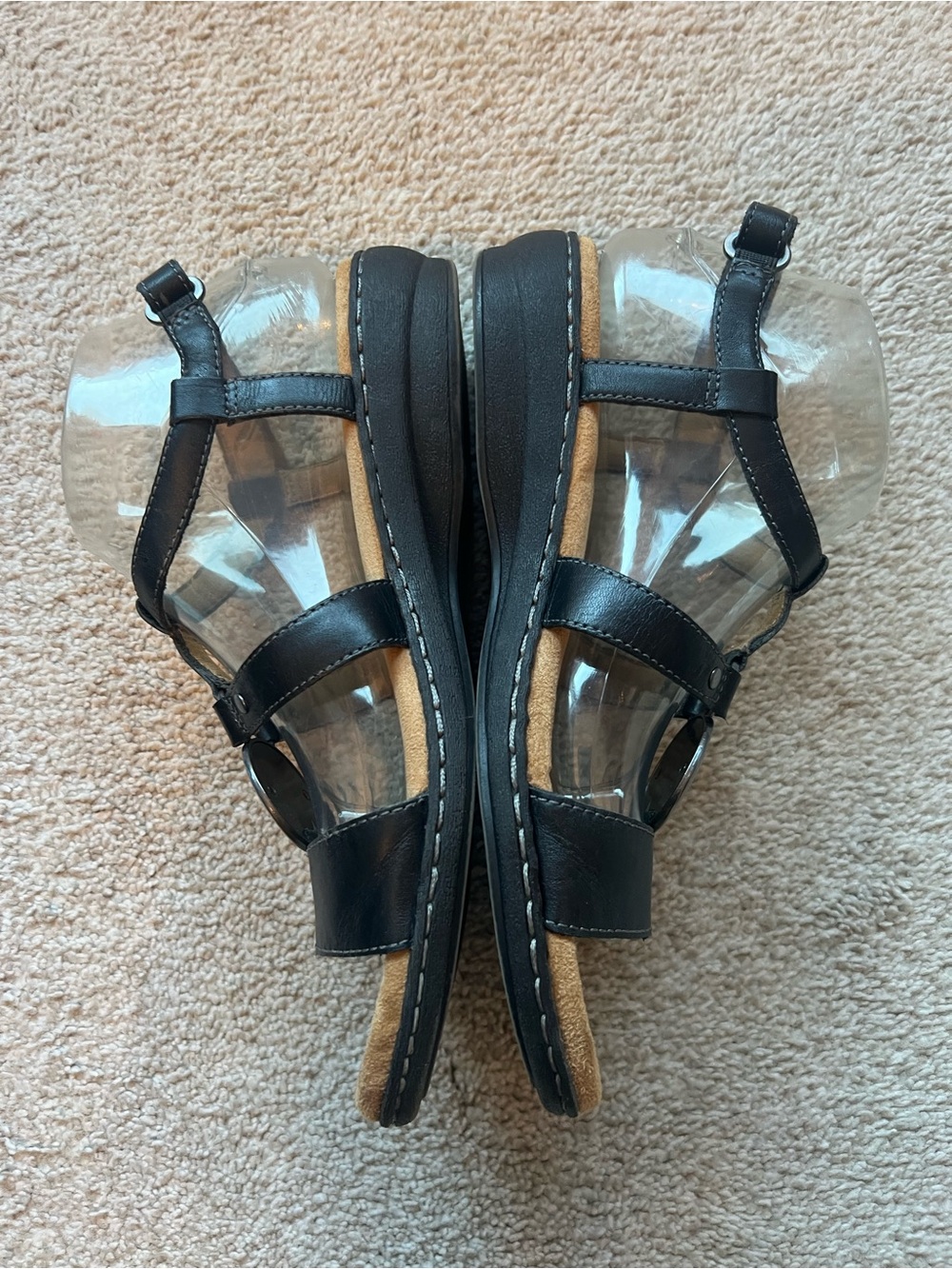Natural Soul Black Leather T-Strap Women's Sandals 8.5 Silver Medallion - Picture 10 of 14